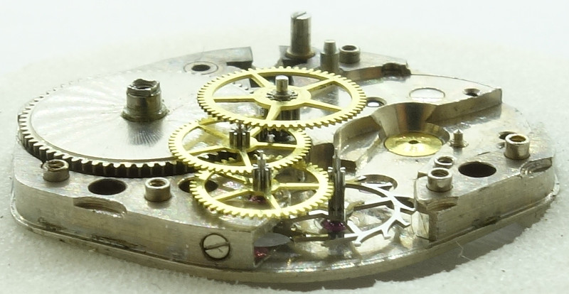 side view of the gear train Cyma 384.K: side view of the gear train