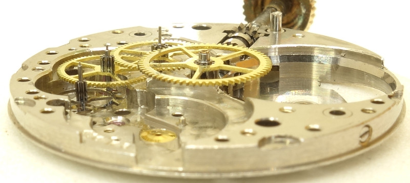 side view of the gear train Cyma 416Ka: side view of the gear train