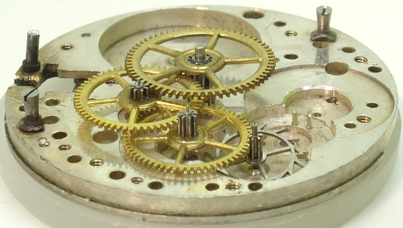 side view of the gear train MST 242: side view of the gear train
