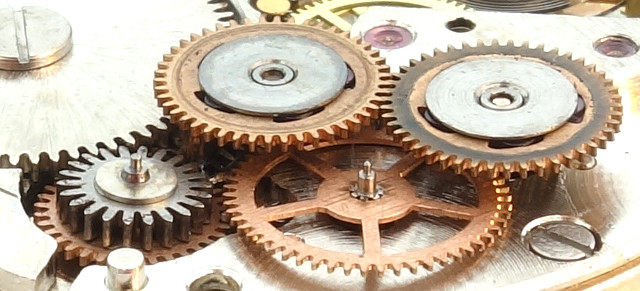 side view selfwinding gear train Wostok 2416B: side view selfwinding gear train